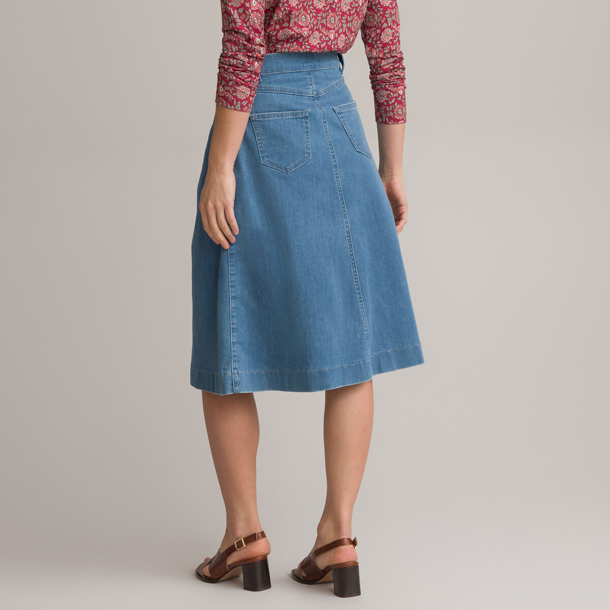 ANNE WEYBURN<br>Saia midi com estampa de bandeiras, em jeans