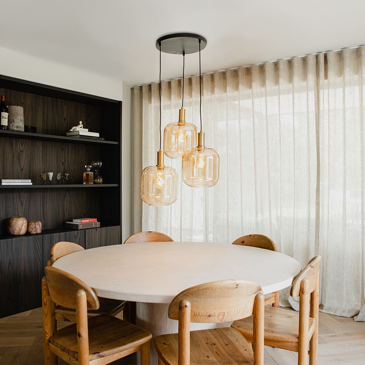 Smart hanglamp zwart met messing en amber glas 3-lichts incl. 3 Wifi G95 - Zuzanna