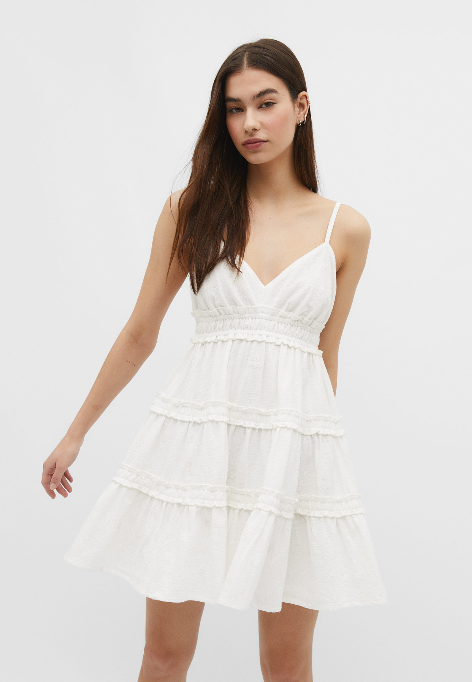 Vestido de alças finas com babados
