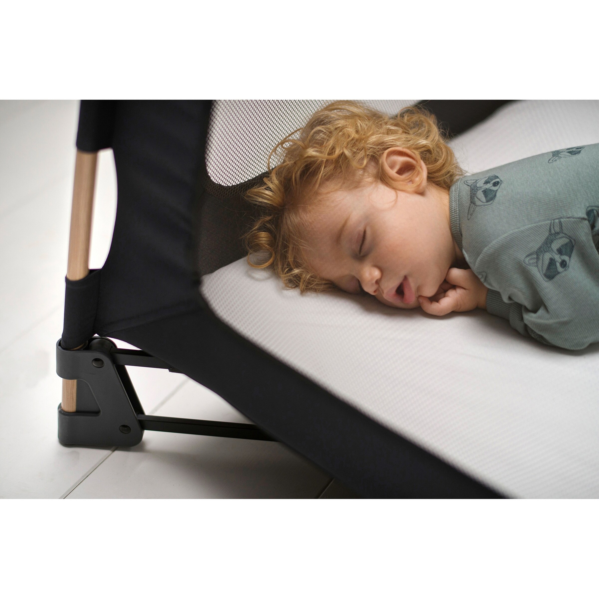 Maxi-Cosi Reisebett Swift 3-in-1 Beyond Graphite Eco