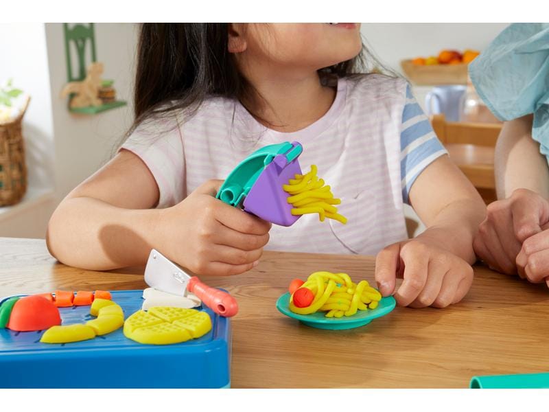 Play-Doh Knetspielzeug Kleiner Chefkoch Starter-Set Set mit 14 Küchen-Accessoires
