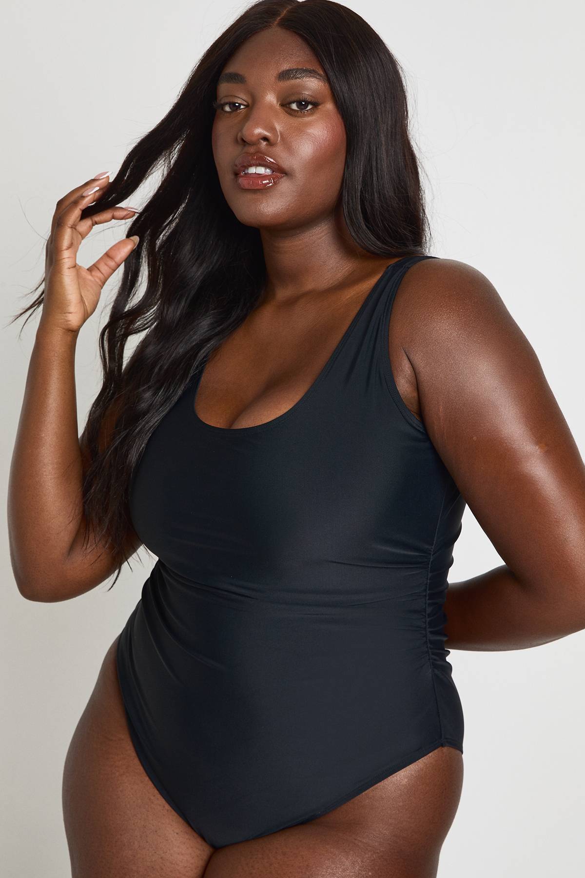 boohoo Maillot De Bain Grande Taille À Encolure Arrondie Avec Contrôle Du Ventre