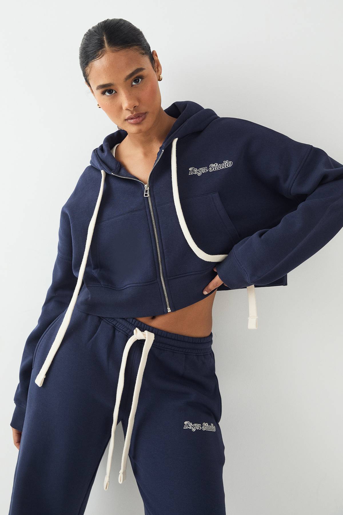 Sweat à Casynthétiqueche Court Boxy avec Cordon Contrastant DSGN Studio