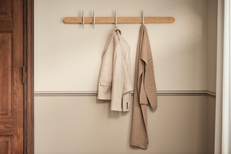 Bolia Nob wandkapstok 78cm wit gepigmenteerd eiken