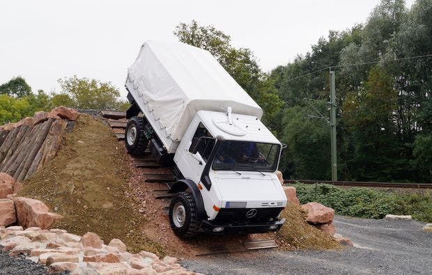 Truck offroad fahren - Unimog 1300 L als Geschenkidee