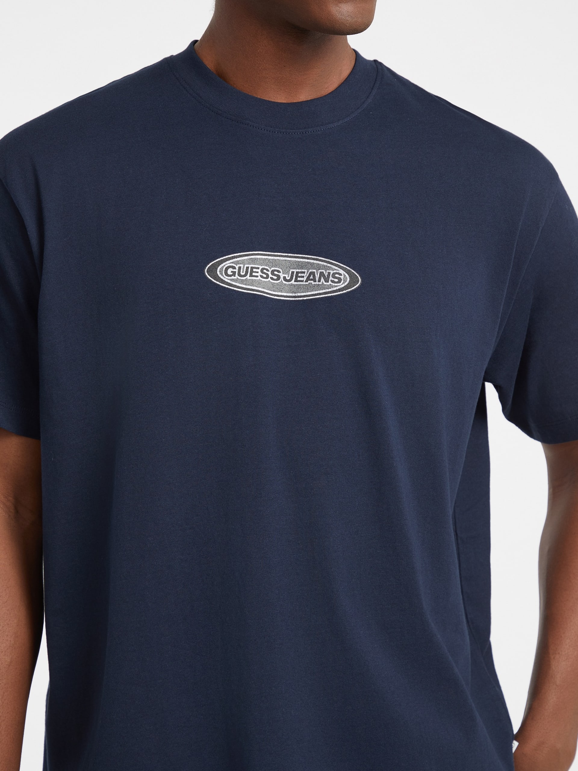 Camiseta com logo grande