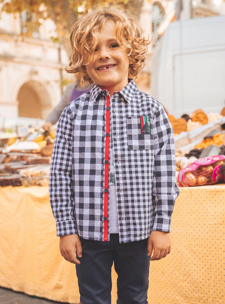 Chemise blanches à carreaux