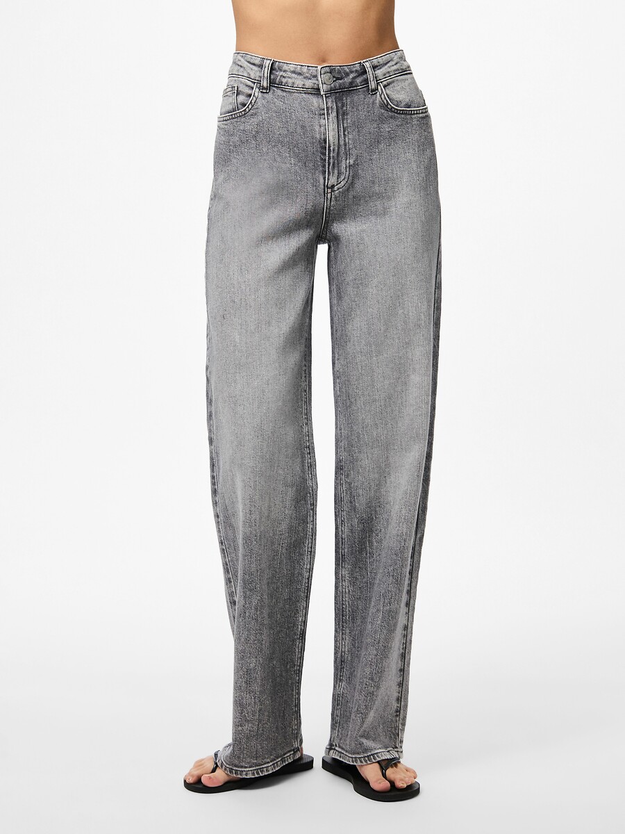 PEÇAS<br>Calças jeans largas