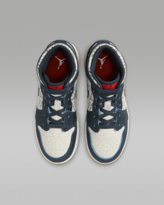 Air Jordan 1 Mid SE Older Kids' Shoes