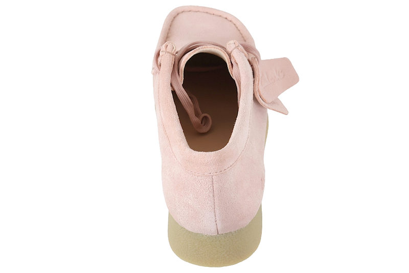 CLARKS WALLABEE EVOSH LIGHT PINK SUEDE SHOE