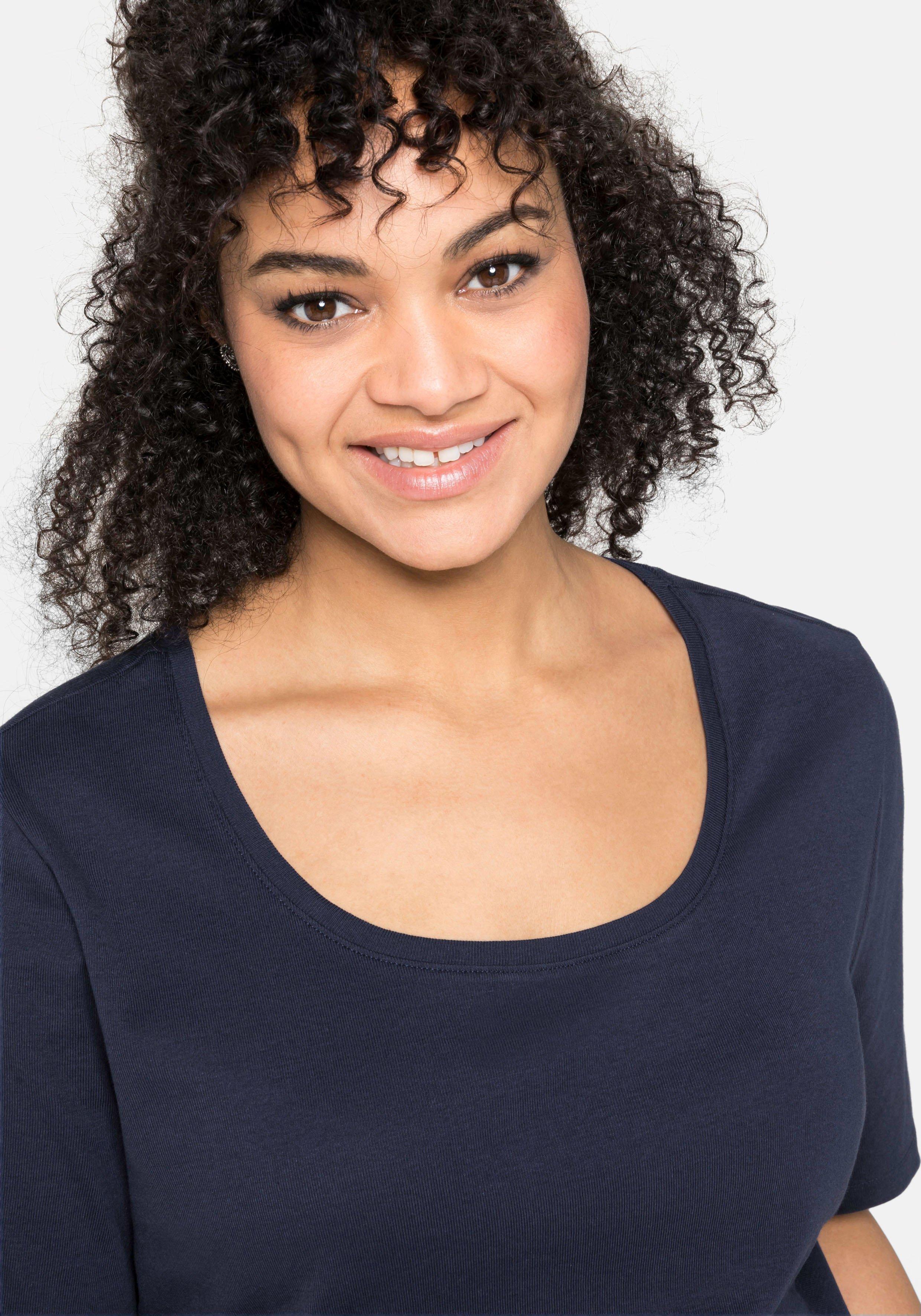 T-Shirt mit tiefem Ausschnitt und längerem Ärmel