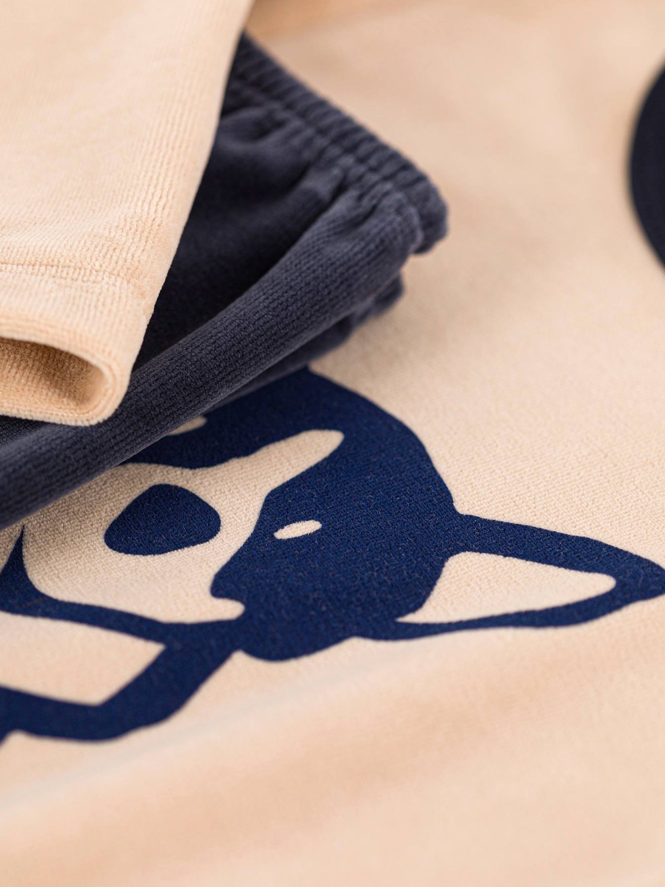 Pijama infantil de veludo PETIT BATEAU bege