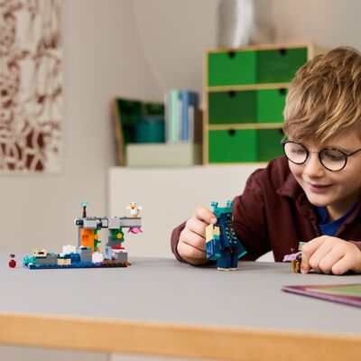 LEGO Minecraft 21274 Møtet med skogvokteren