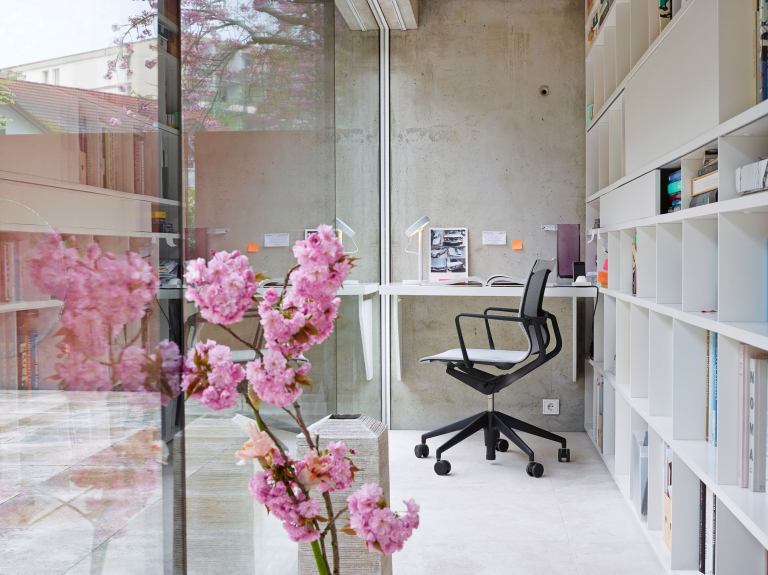 Vitra Physix bureaustoel zwart onderstel Trioknit silver