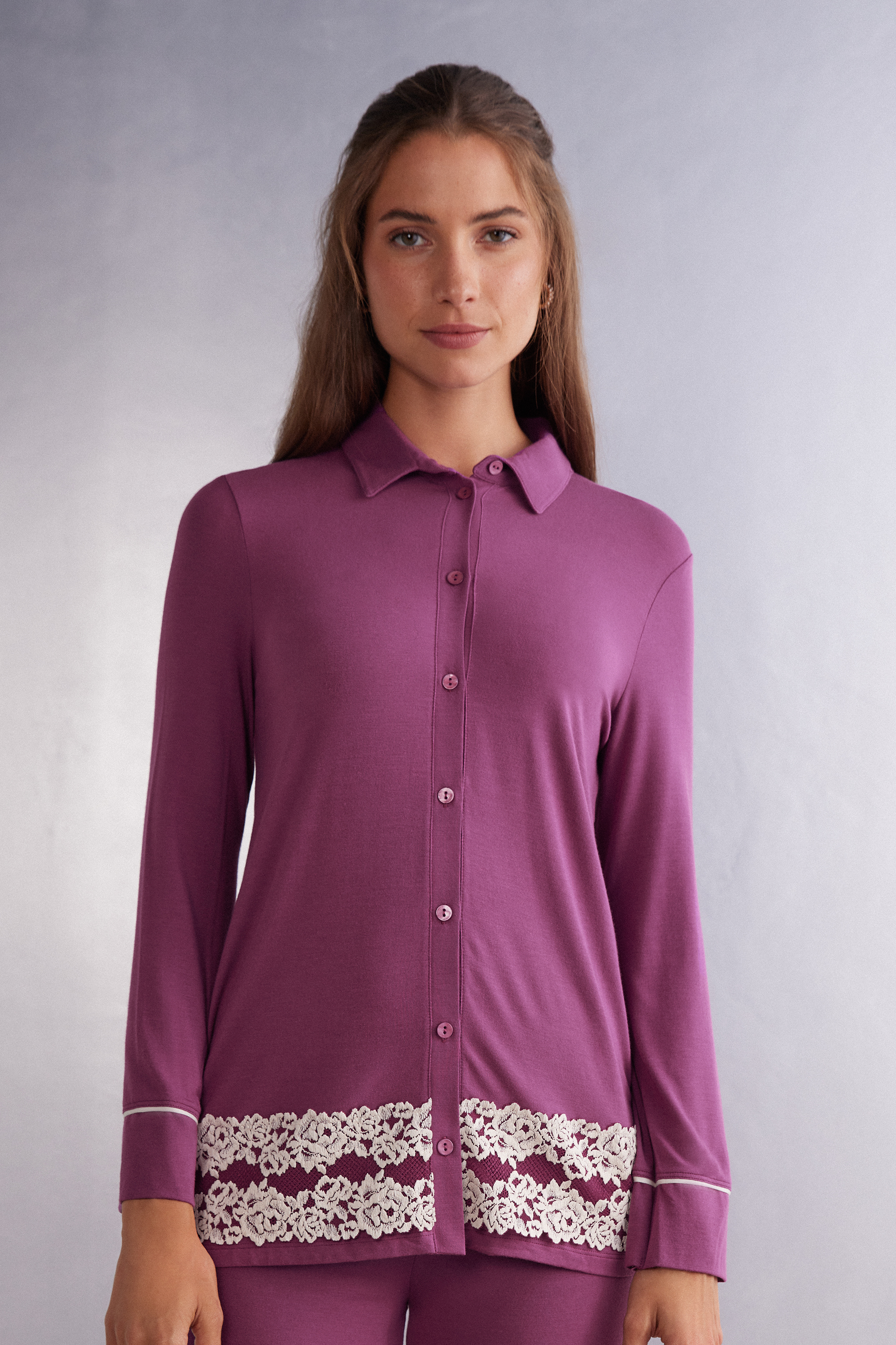 Camiseta Pretty Flowers Modal com Fenda Frontal