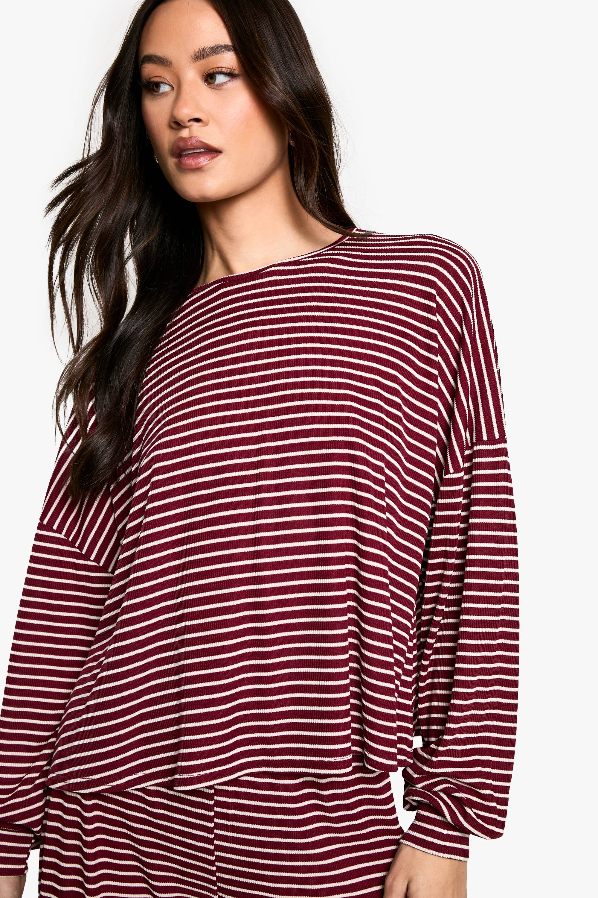 boohoo Ensemble De Pyjama Grande Taille Haut À Manches Longues Rayé Et Pantalon