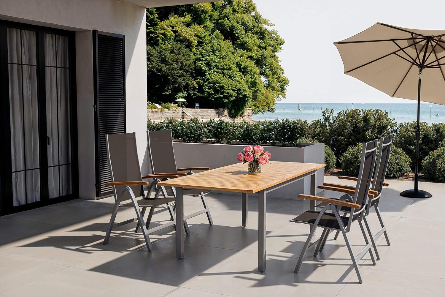 Villana Garten-Essgruppe mit 4 Klappstühlen, Silber, Alu/Eukalyptus, ausziehbarer Tisch 150/200 x 90 cm, FSC®-zertifiziertes Produkt