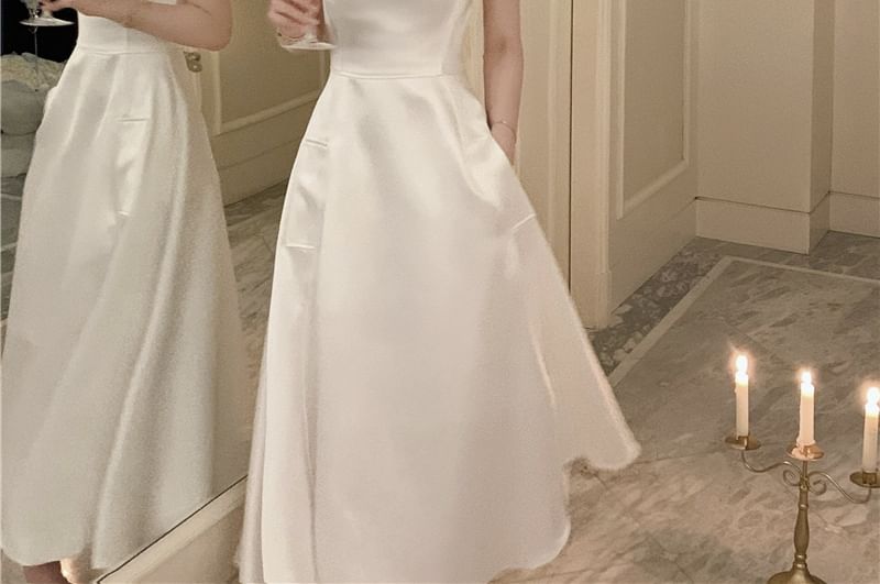 Morning Glory - Mouwloze maxi-A-lijnjurk met vierkante hals