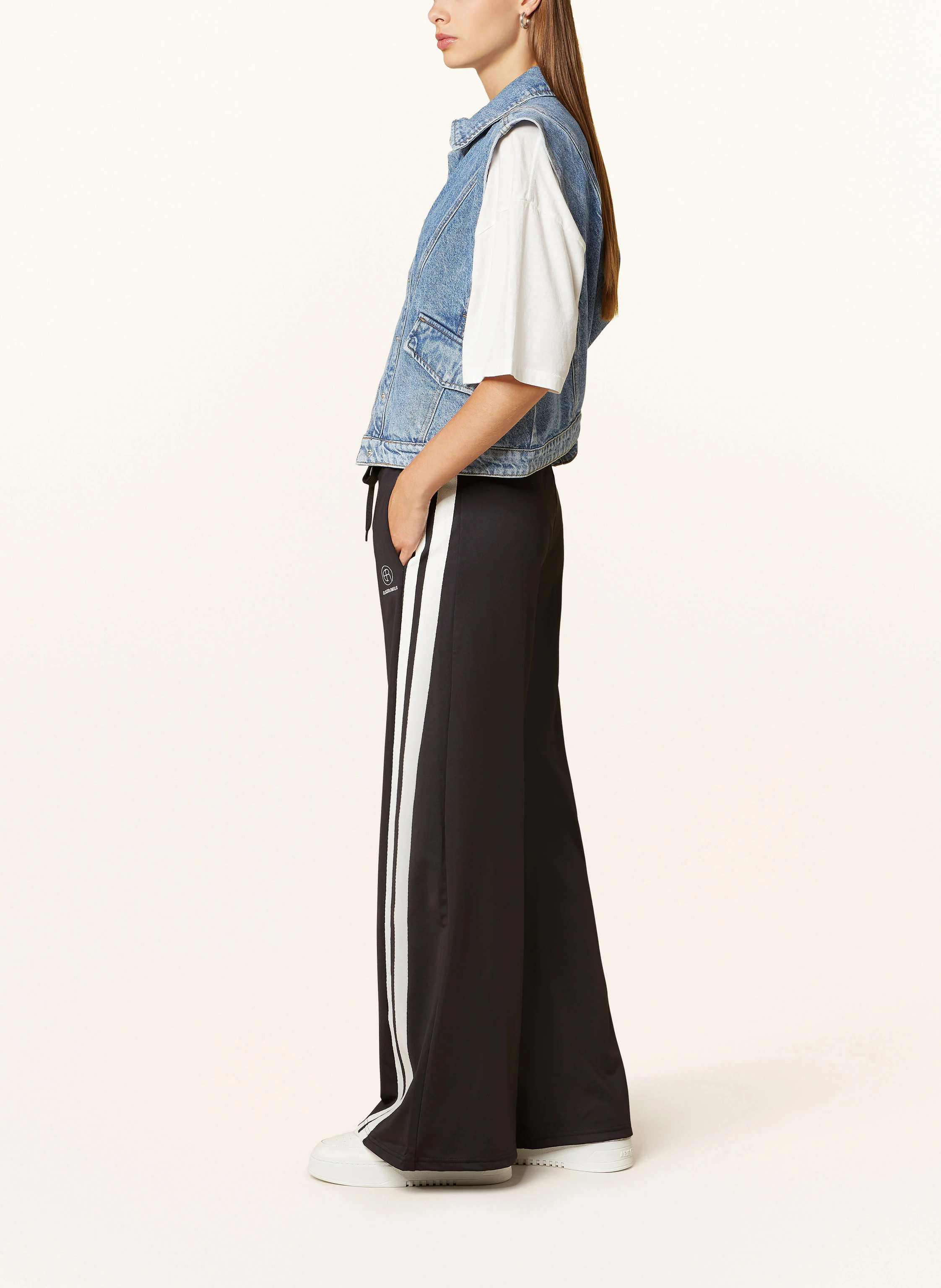ELIAS RUMELIS Sweatpants ERPENNI mit Galonstreifen
