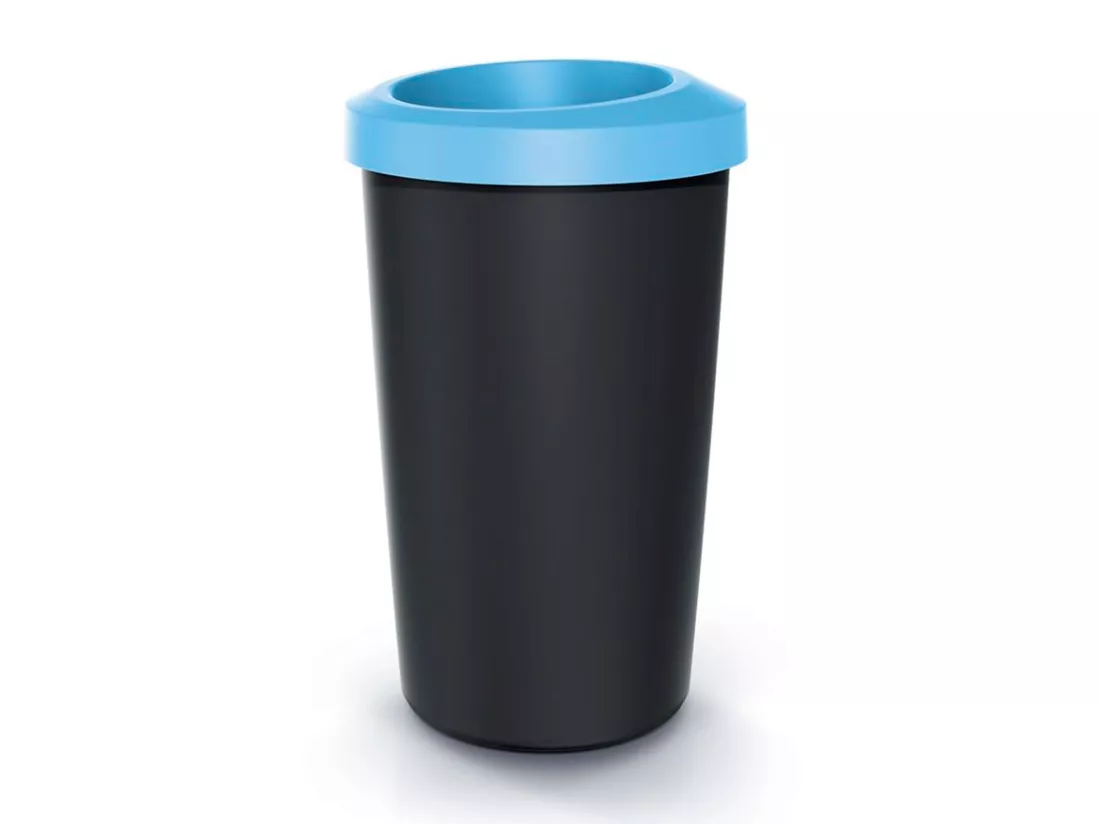 Recyclage Cube 45L Keden en plastique avec un couvercle bleu ouvert. 39x39x65