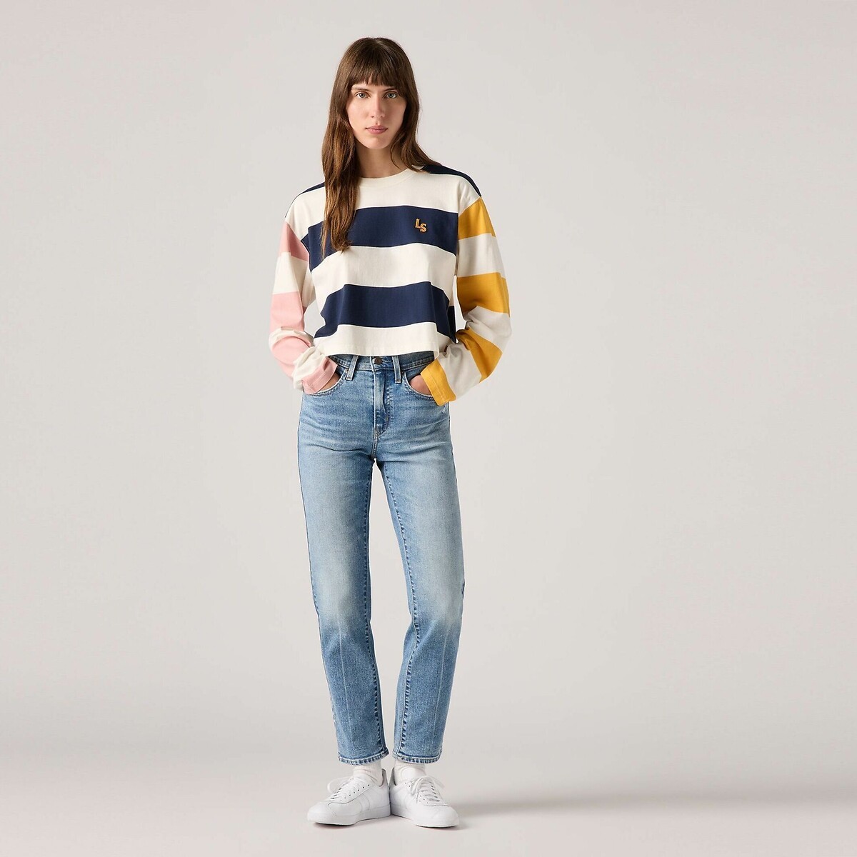Calça jeans Levi's 724 de cintura alta e corte reto.