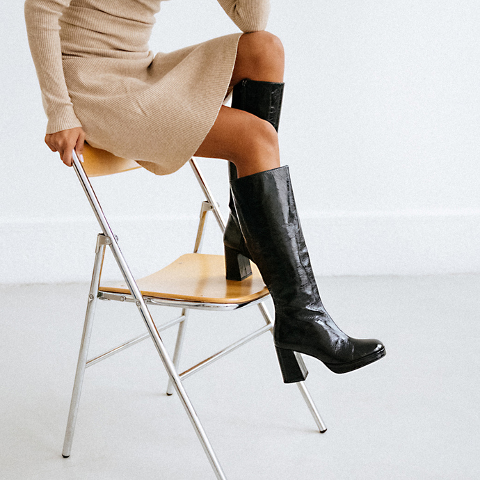 Bottes hautes à bouts ronds  en cuir brillant noir