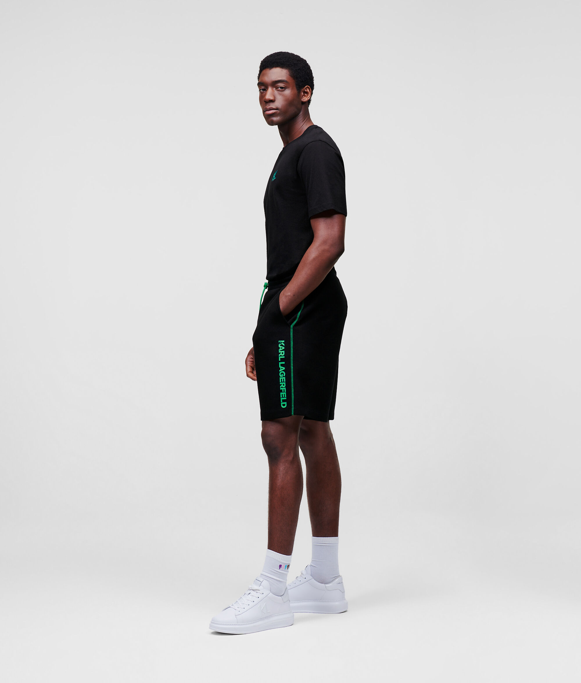 SHORT MOLLETONNÉ AVEC LOGO KARL