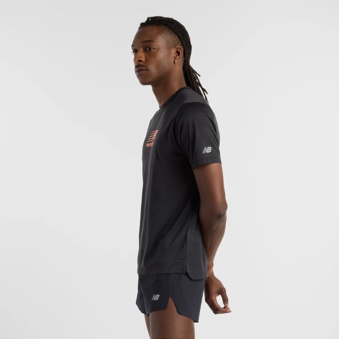 New Balance Herre T-shirts Athletics Graphic SS Tee Sort