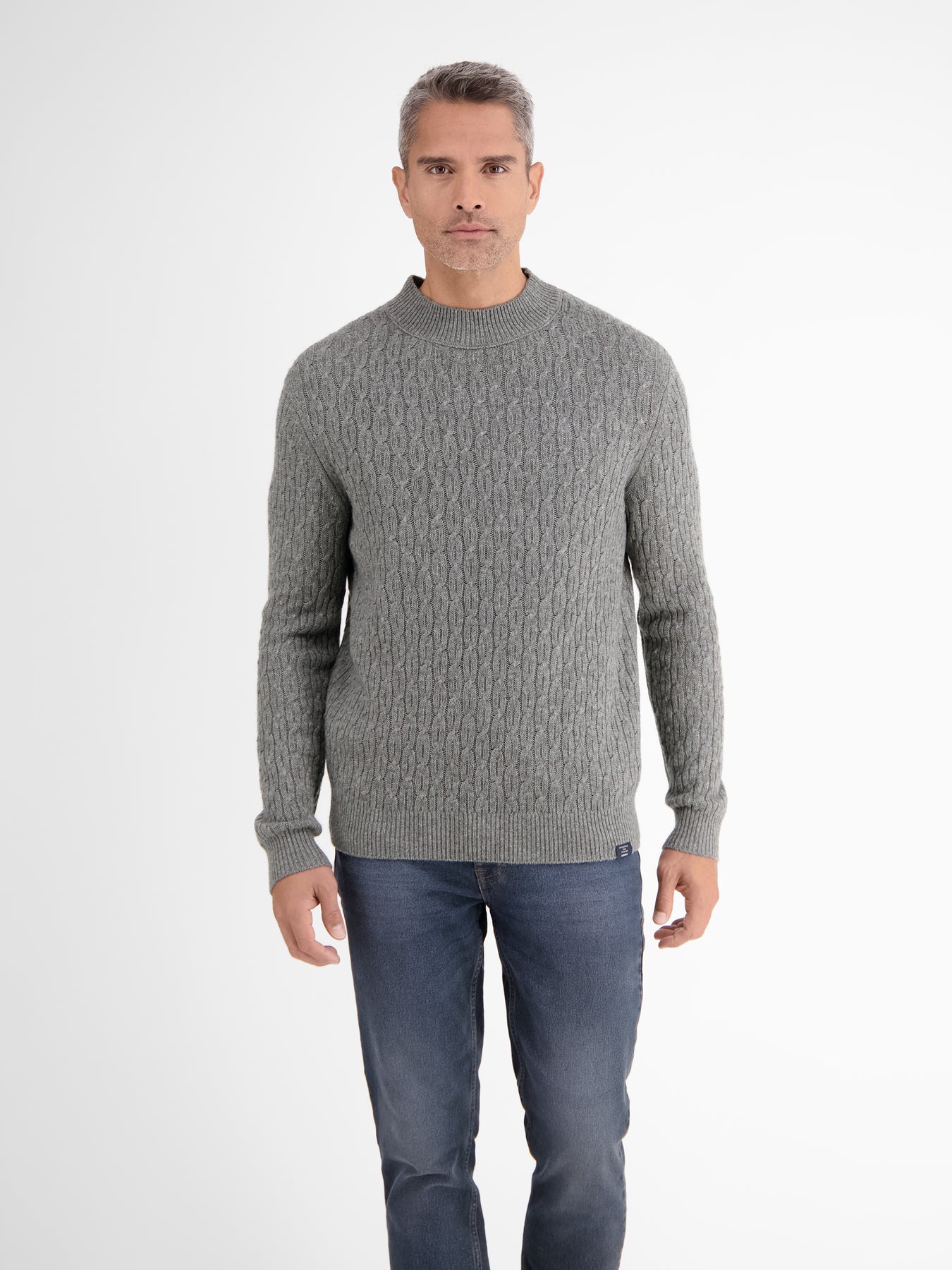 Cable-Strickpullover mit Turtleneck