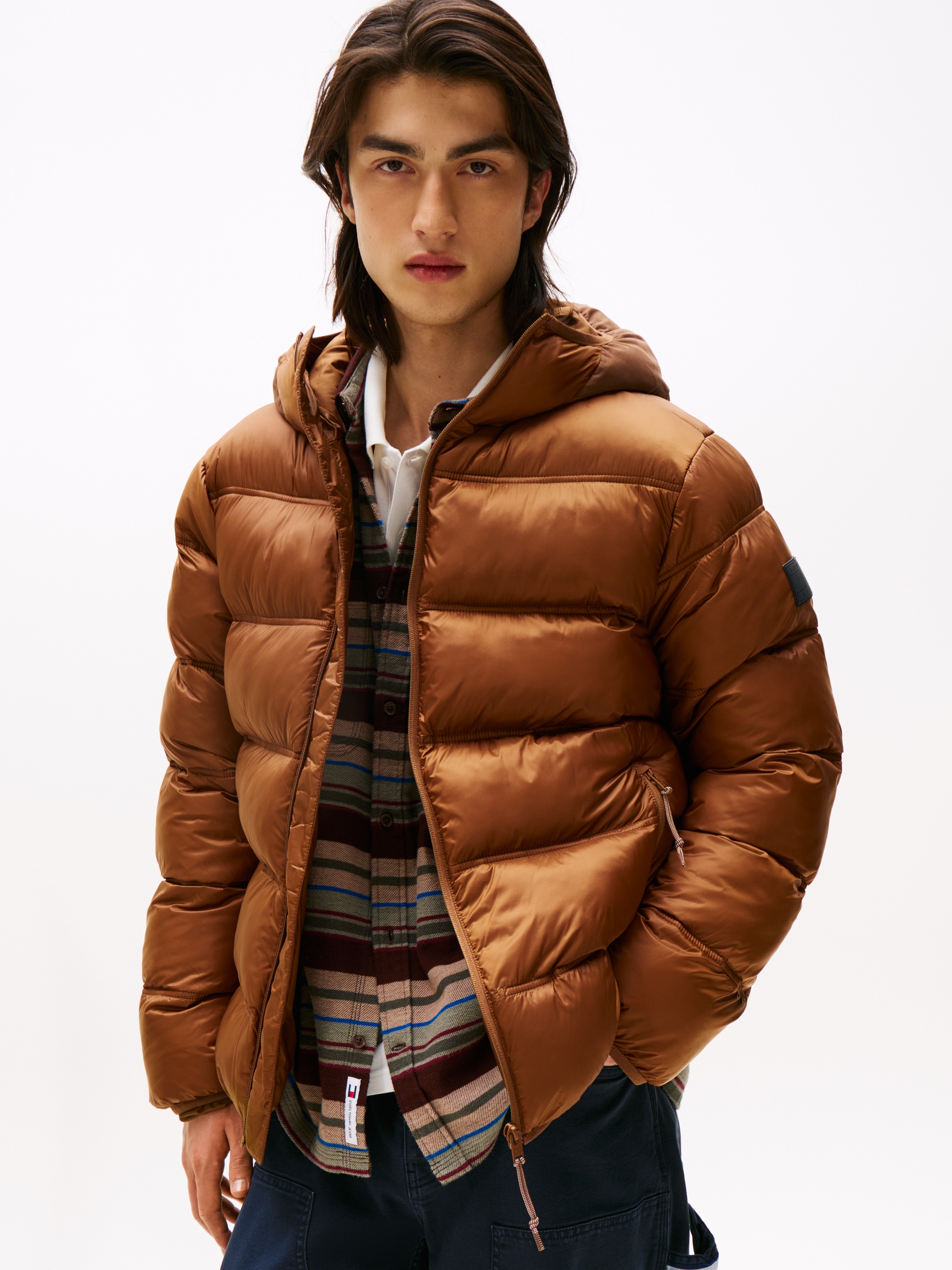 Tommy Jeans Steppjacke »HOODED LOGO PUFFER« mit Kapuze Übergangsjacke Regular fit mit Rundhalsausschnitt