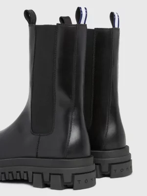 Botas Chelsea de couro com travas