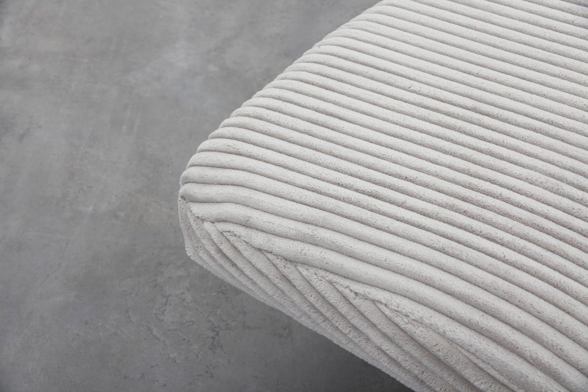 SalesFever Relaxsessel »Komfortabler Sessel zum Entspannen« Moderne Relaxliege: Gemütlichkeit trifft Cord-Bezug