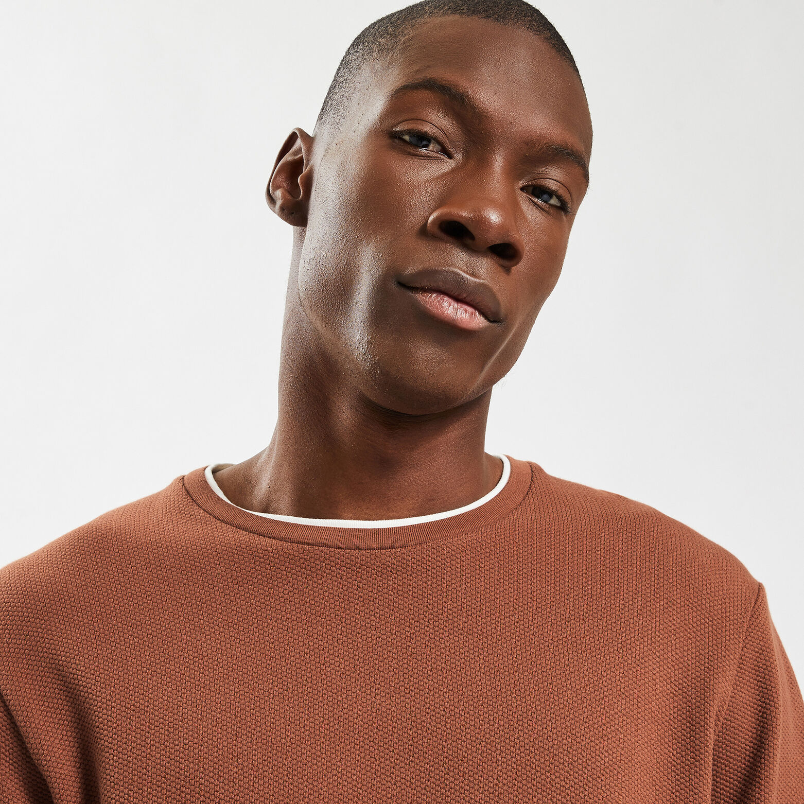 Tee shirt double col matière fantaisie Marron