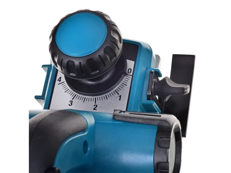 MAKITA høvl 1050W 82mm KP0810C