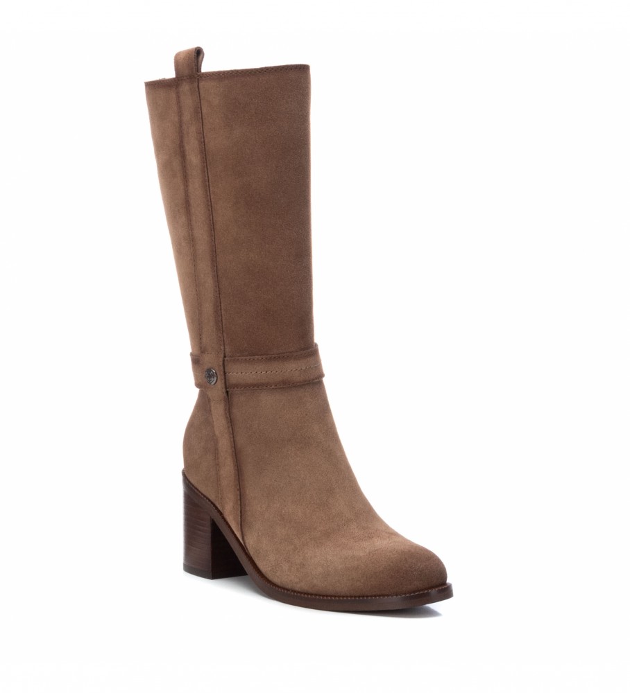 Botas Carmela em couro marrom, modelo 160061 - Altura do salto: 7 cm -