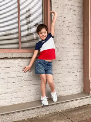 Camiseta adaptável com blocos de cores