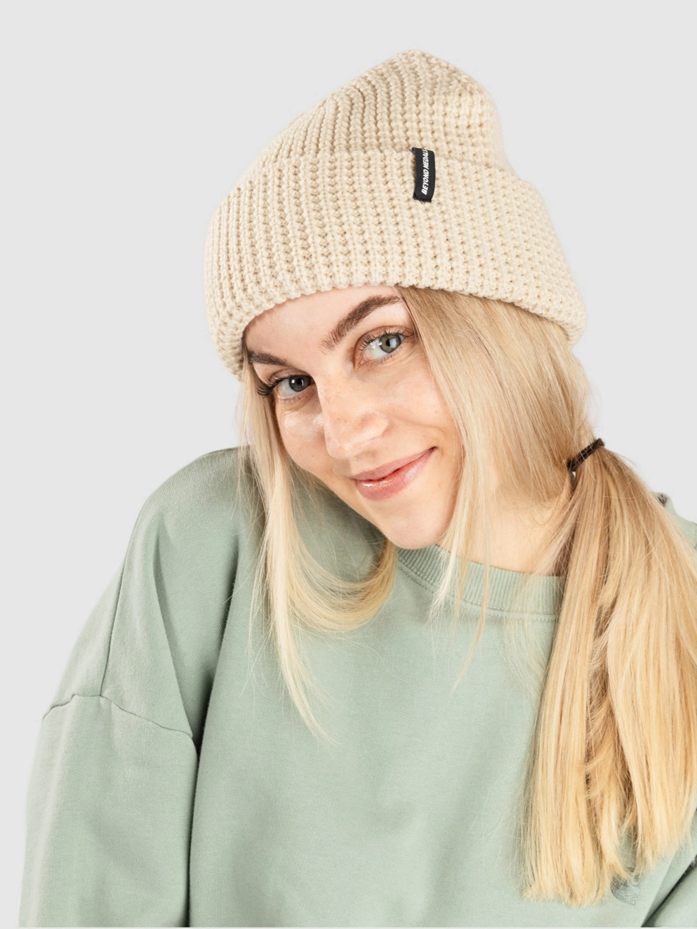 Beyond Medals Waffle Beanie beige