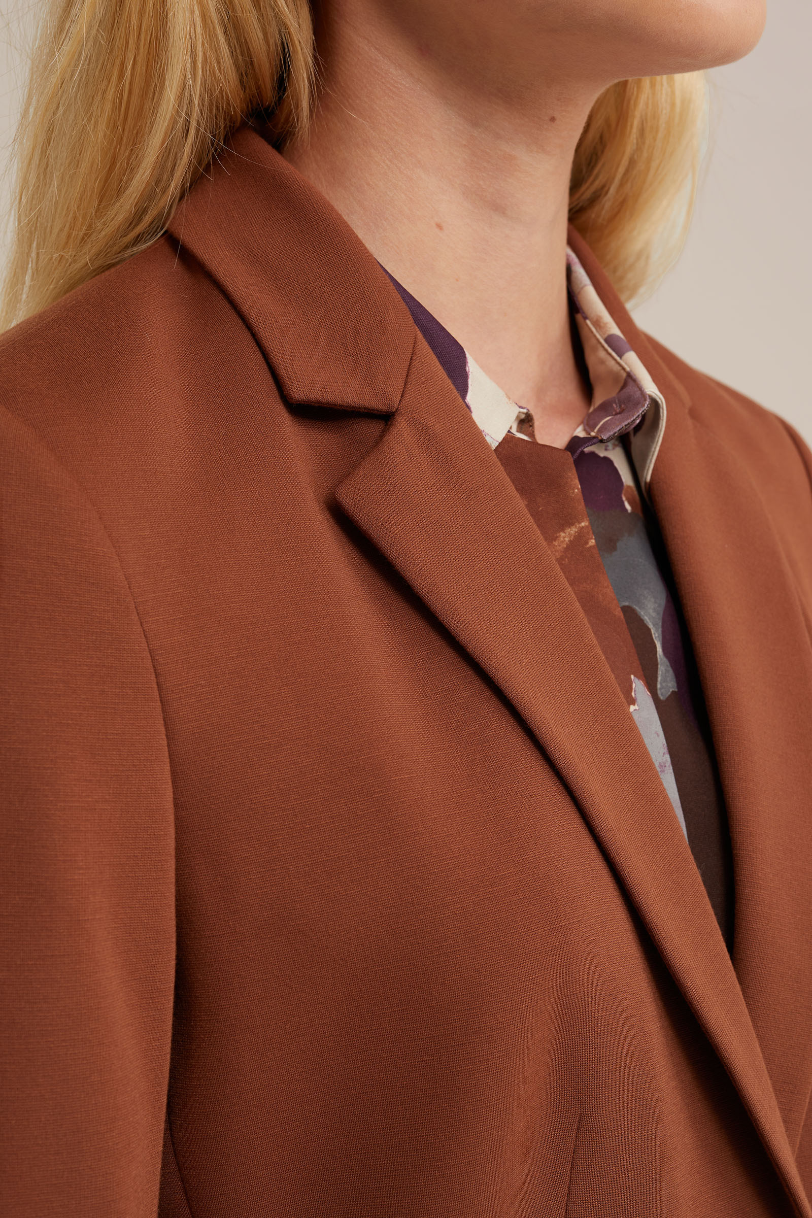 getailleerde jersey-stretch blazer WE Fashion Kaneelbruin