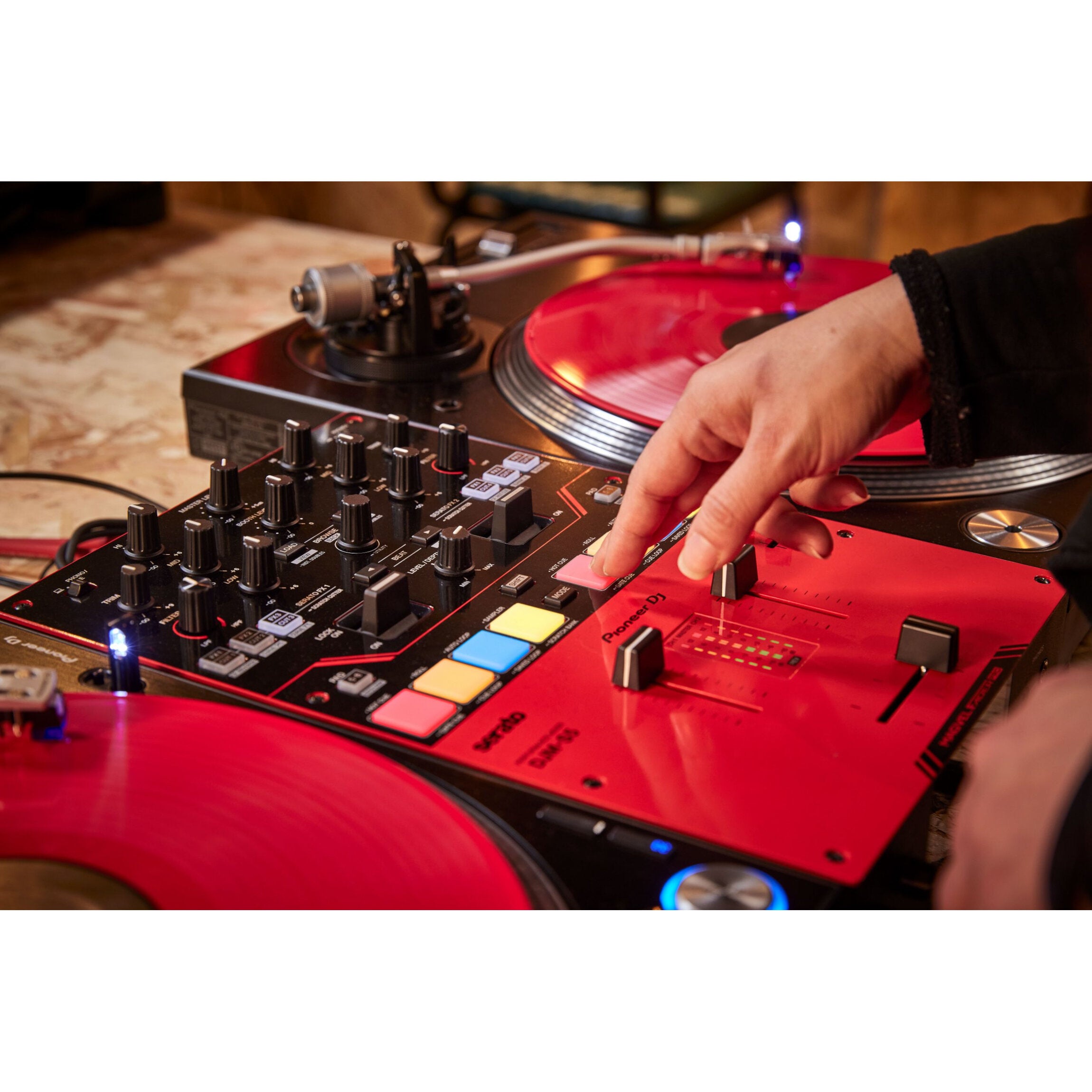 Pioneer DJ DJM-S5 2-kanaals scratch-style DJ-mixer voor Serato DJ Pro