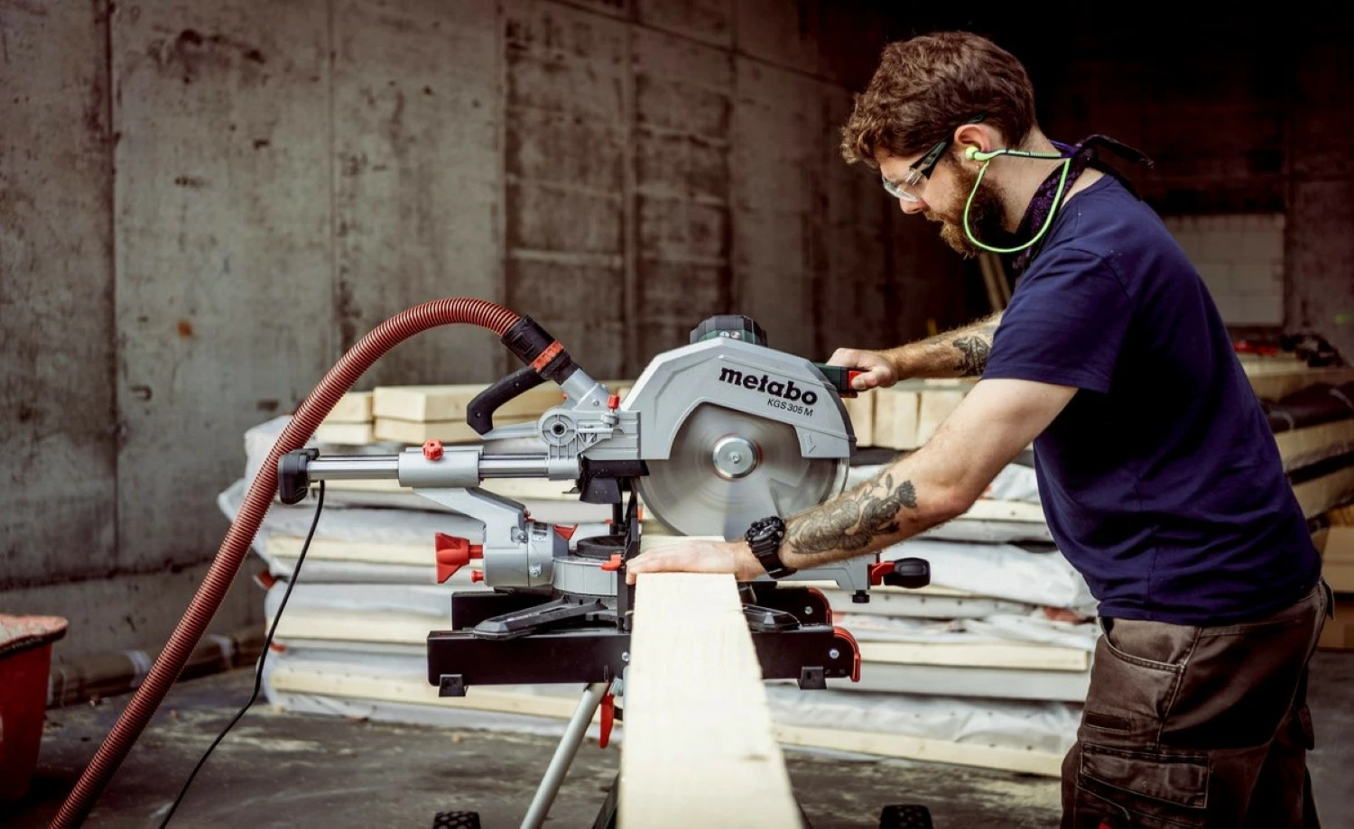 Metabo KGS 305 M Afkortzaag - 2000W - 305 x 30mm - Quick hendel - met onderstel KSU 401