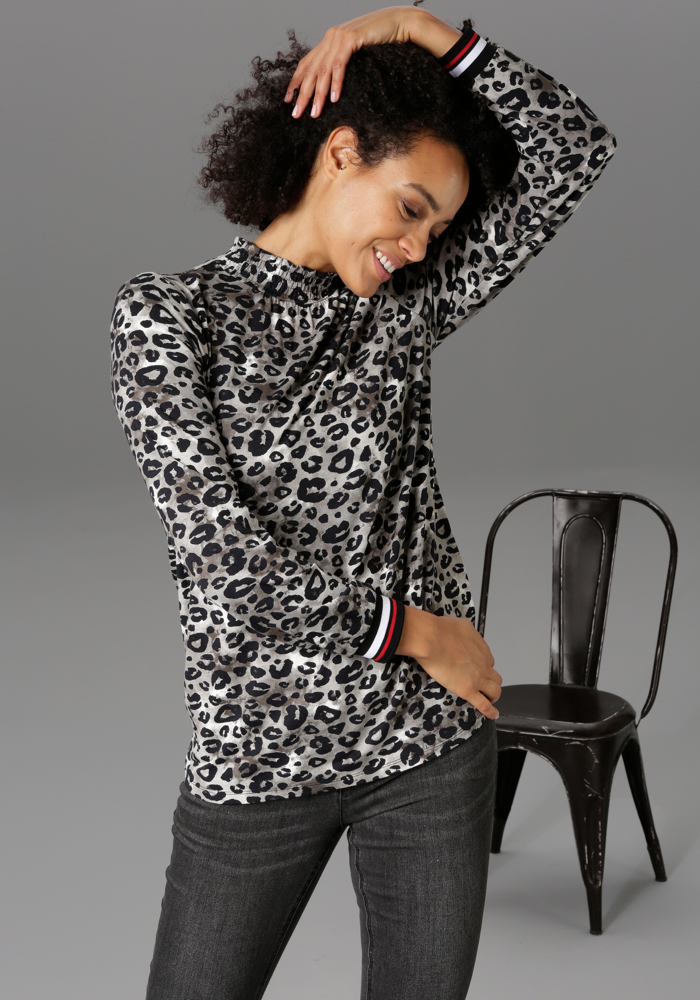 Aniston CASUAL Langarmshirt , mit trendigem Animal-Print und gestreiften Bündchen