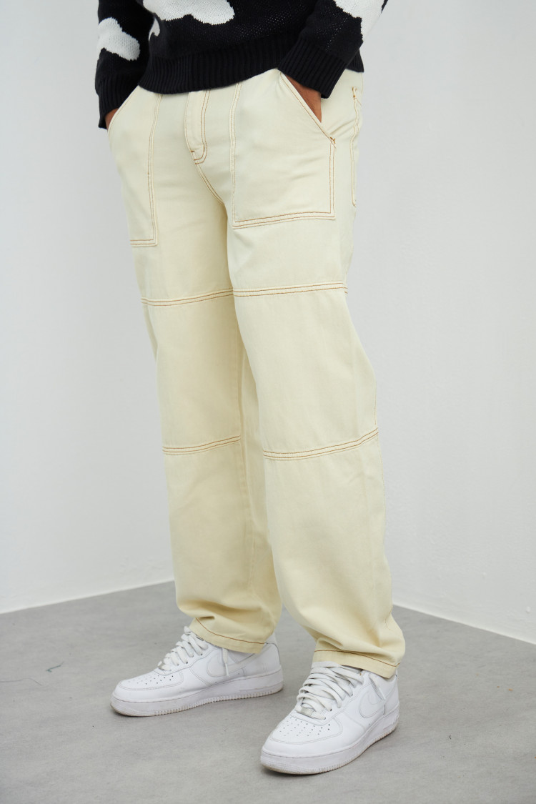 Jean cargo beige à couture marron