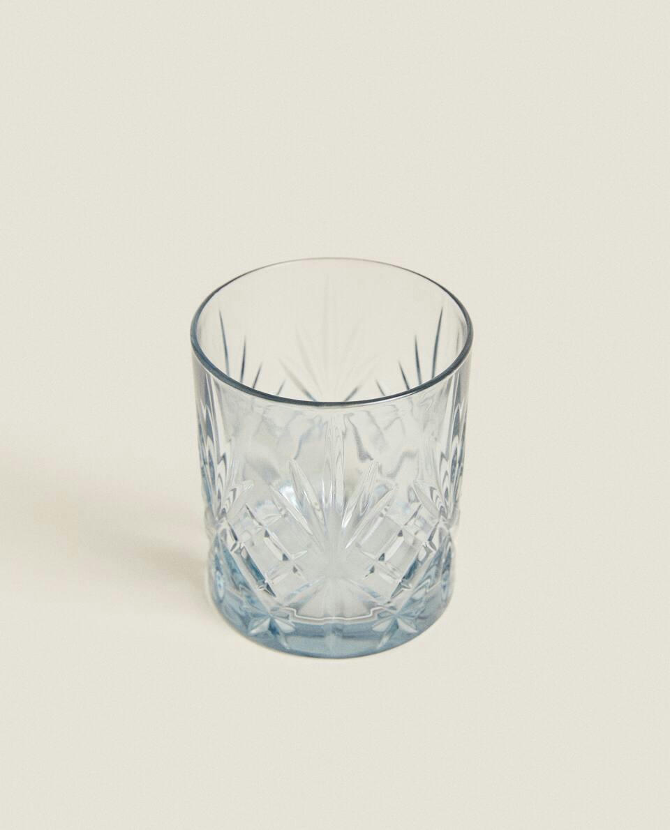 Copo de cristal com design em relevo