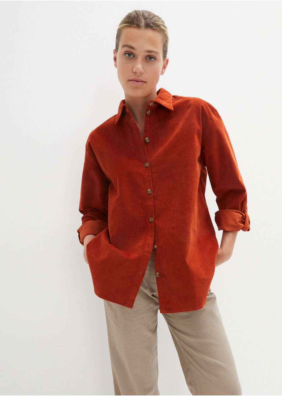 Chemise en velours côtelé avec fente latérale