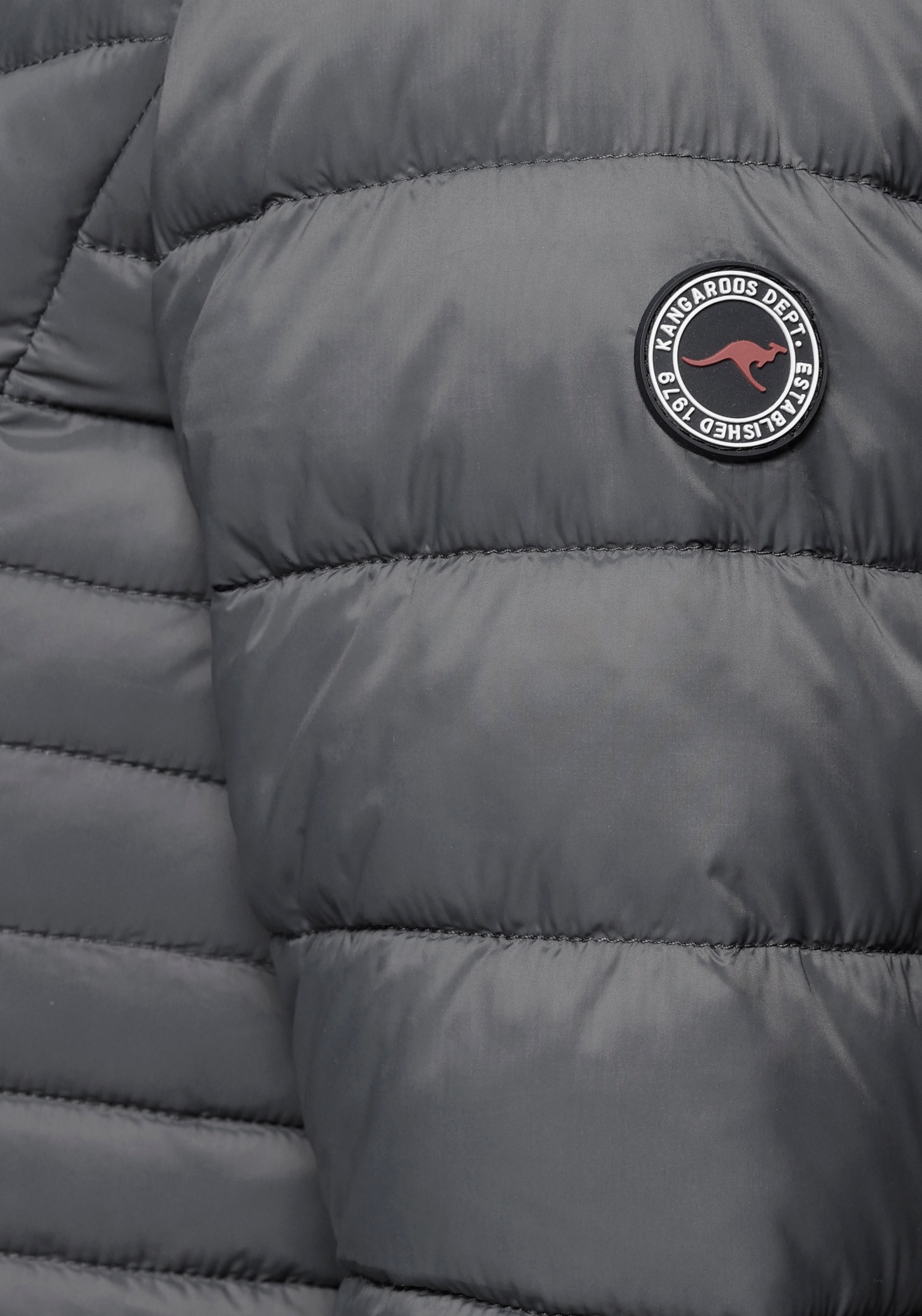 KangaROOS Steppjacke mit Kapuze für den Übergang,  aus leichtem Webmaterial,  figurbetonter Schnitt