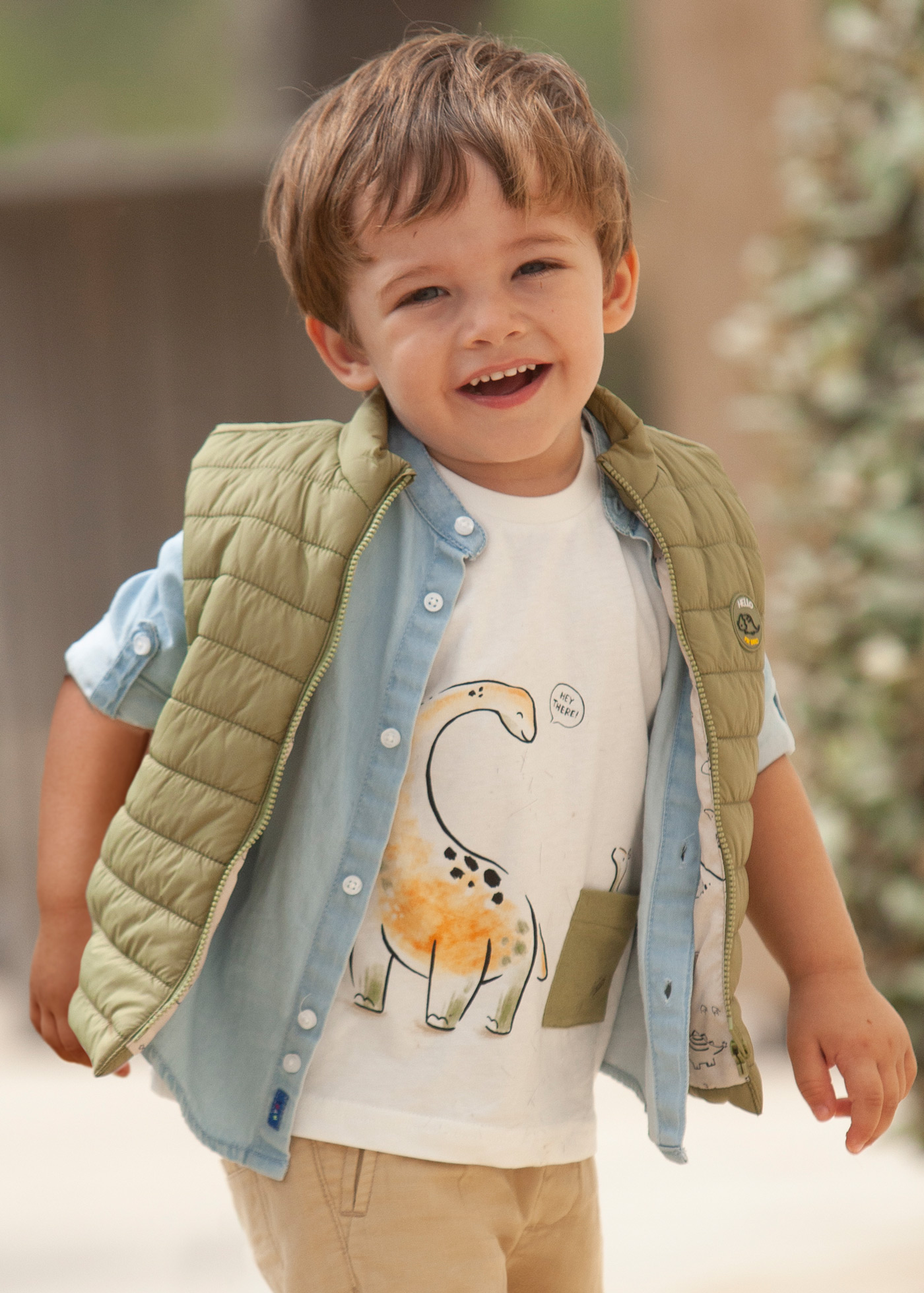Camiseta infantil com estampa feita em algodão sustentável.