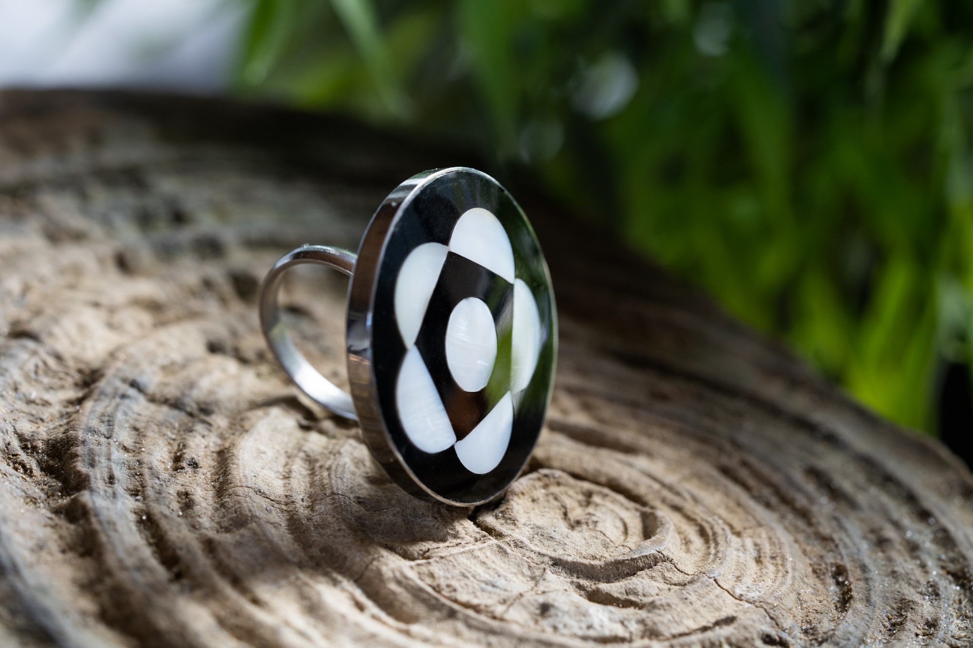 Ring 'Blume' aus Edelstahl und Perlmutt, Ø 3 cm günstig bestellen