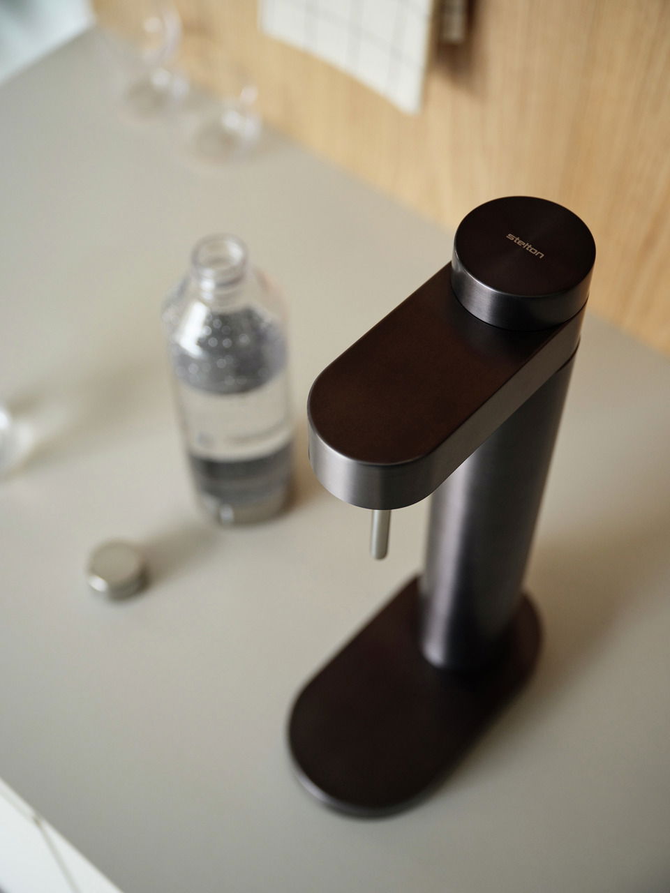 Stelton Brus Wassersprudler inkl. Wasserflasche - black metallic