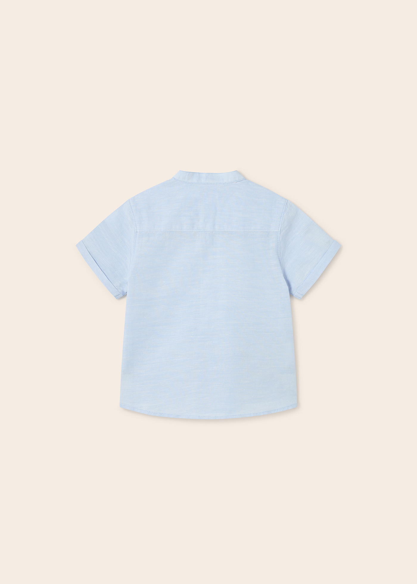 Camisa infantil de manga curta com bordado e gola mandarim.