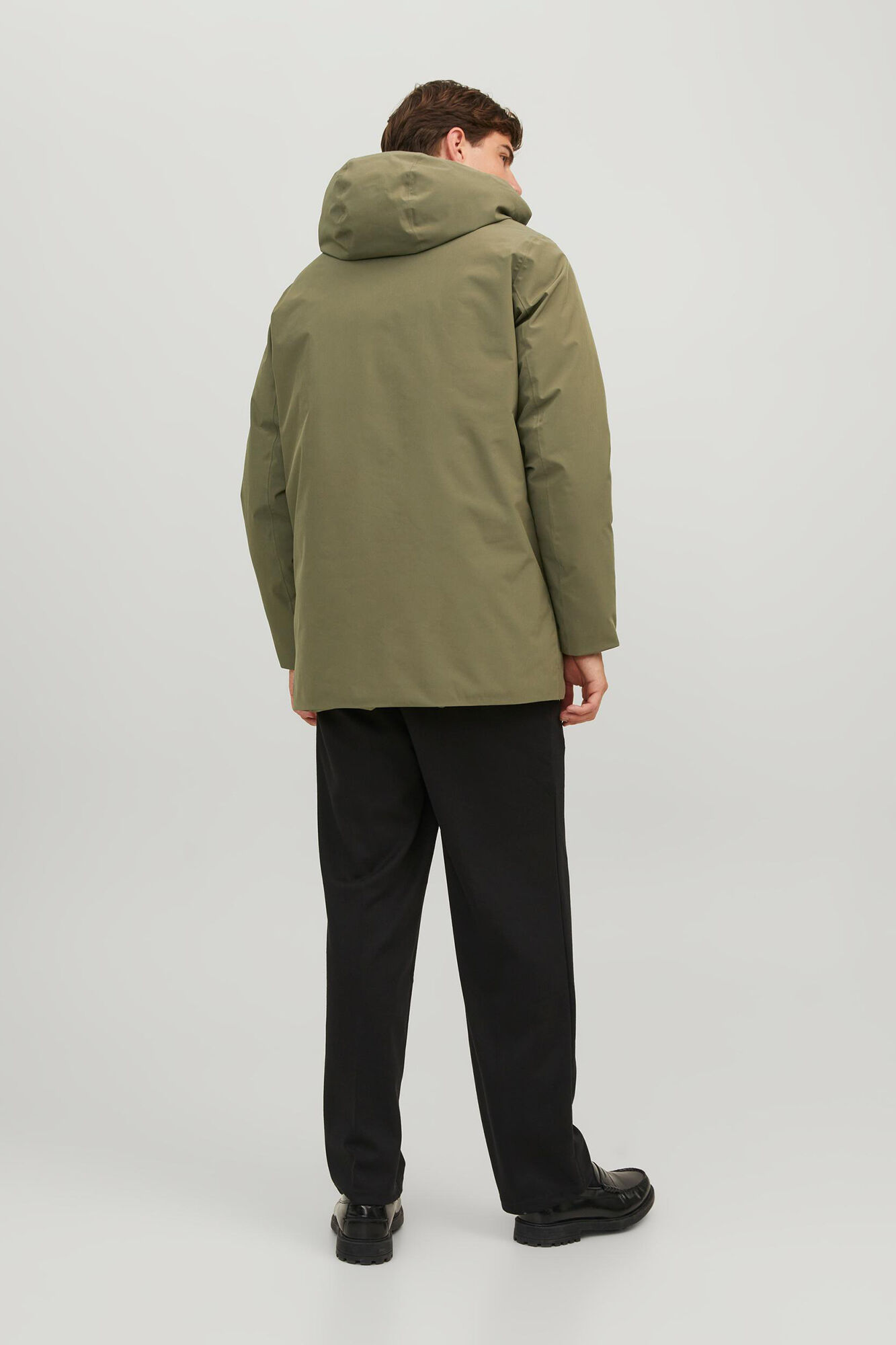 Parka técnica Tech Fusion com capuz.
